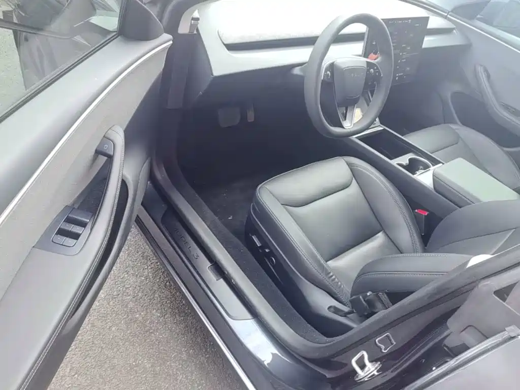 Tesla Model 3 — фото 15
