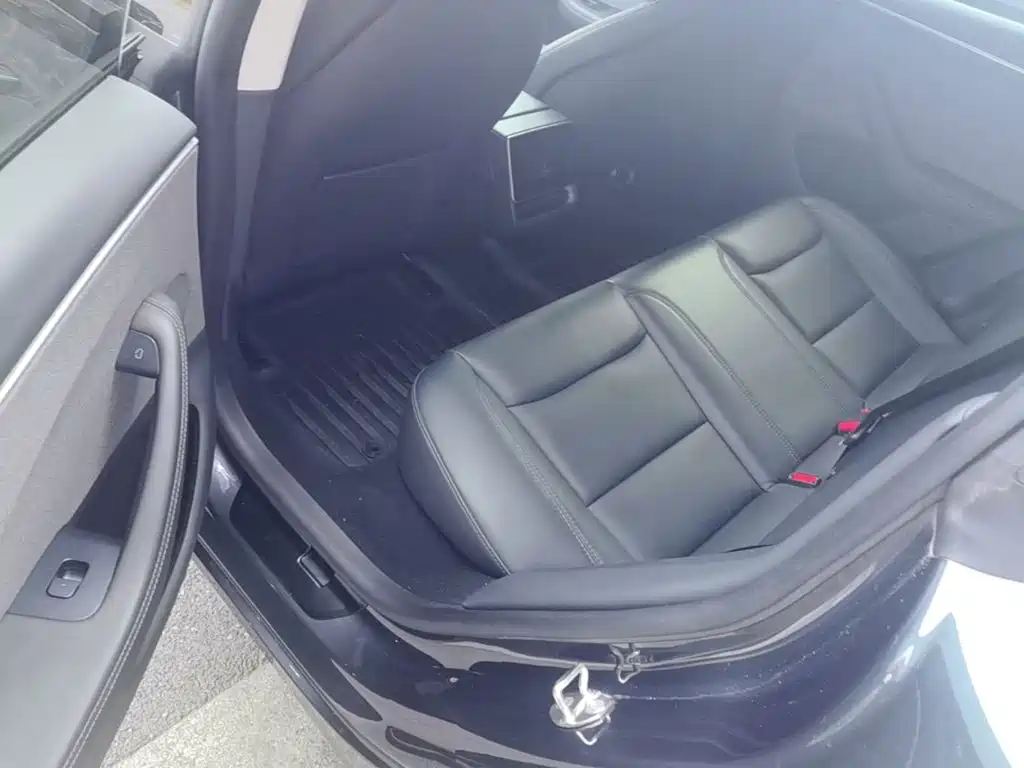 Tesla Model 3 — фото 17
