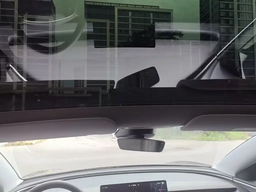 Tesla Model 3 — фото 18