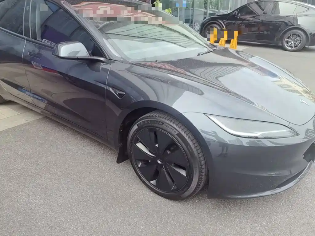 Tesla Model 3 — фото 4