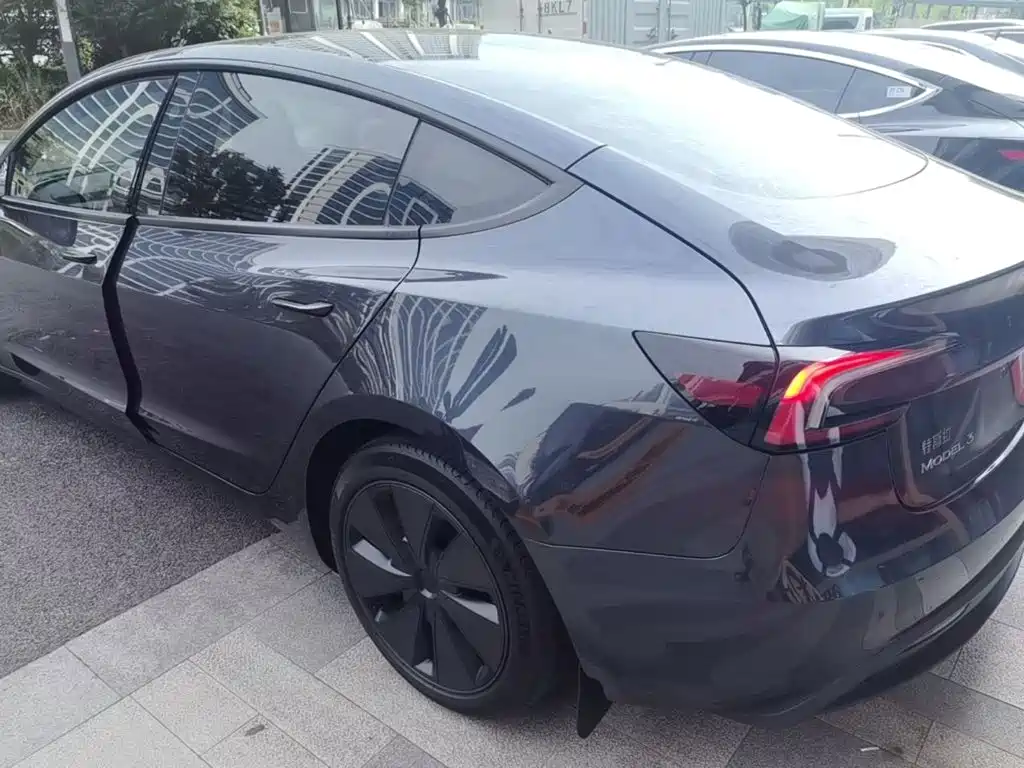 Tesla Model 3 — фото 5