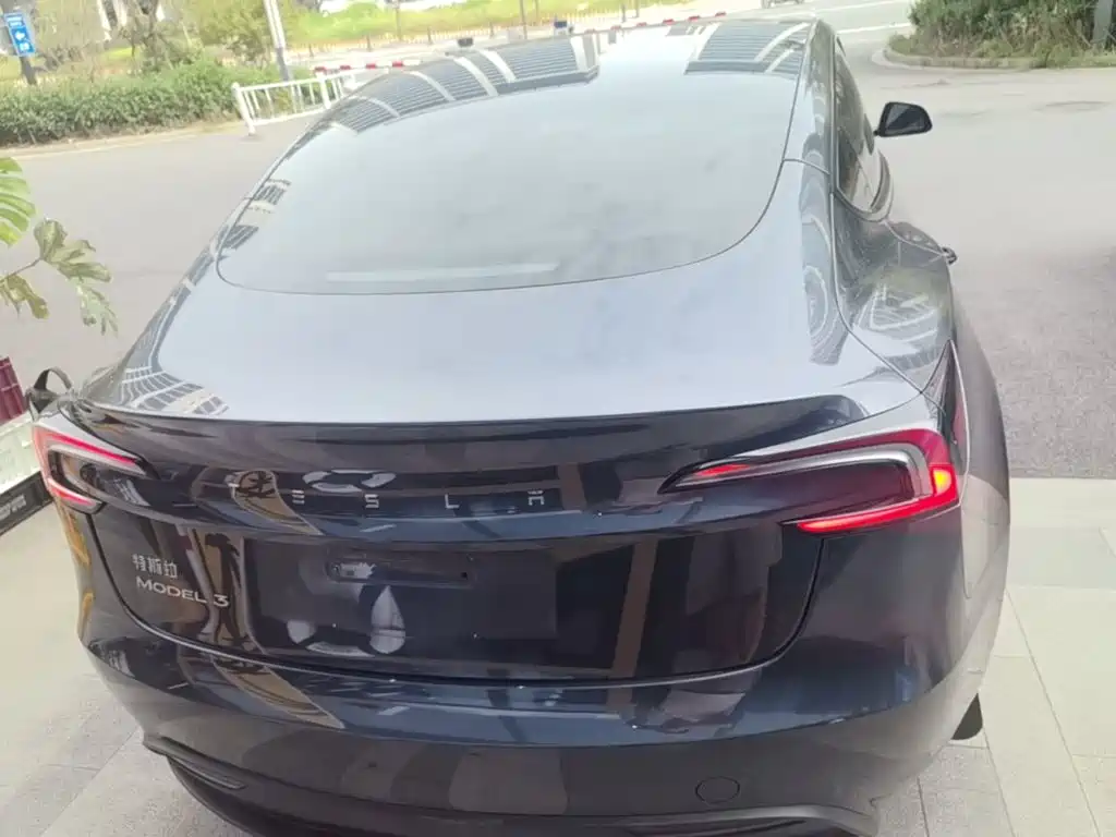 Tesla Model 3 — фото 6