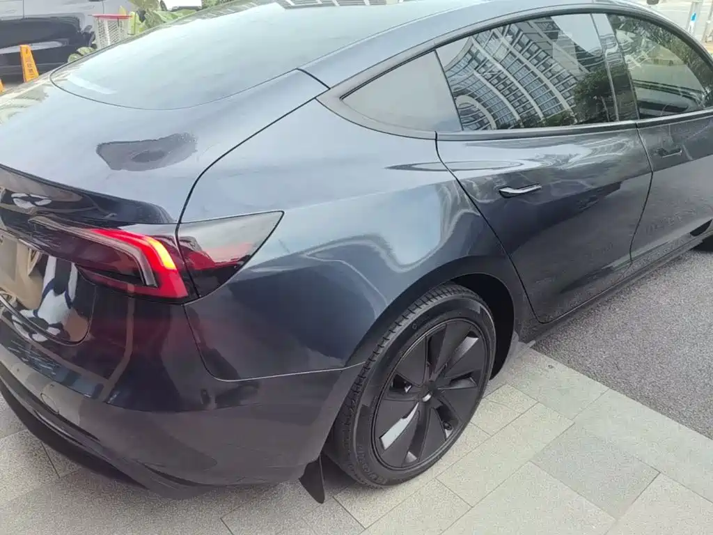 Tesla Model 3 — фото 7