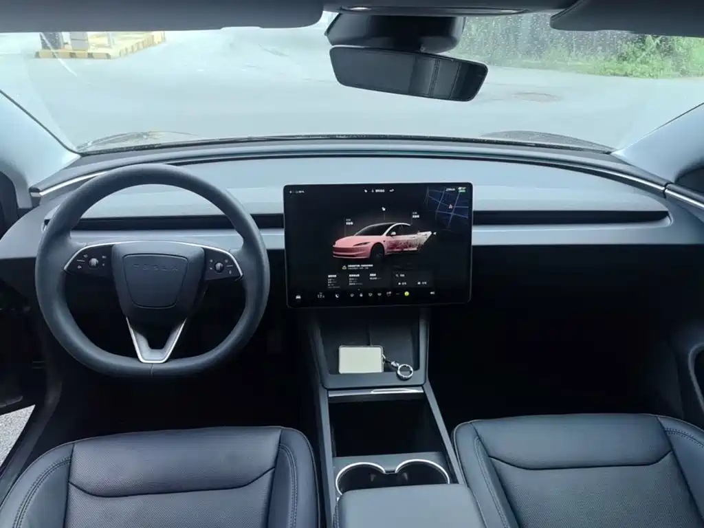 Tesla Model 3 — фото 10