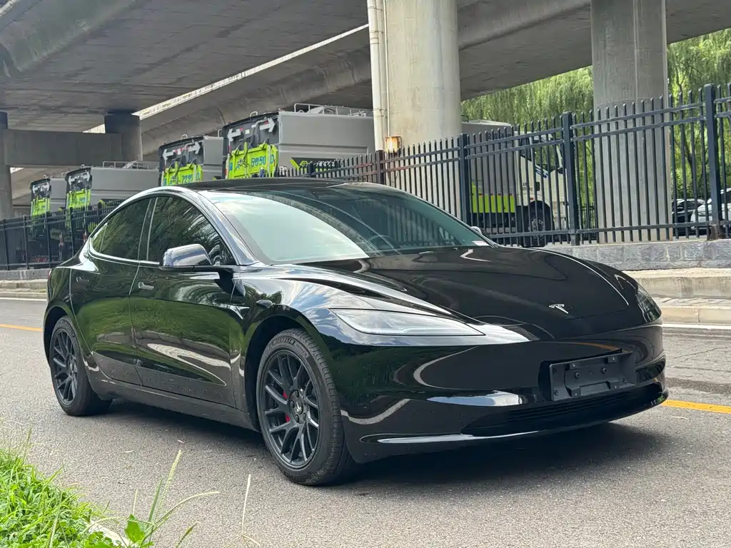 Tesla Model 3 — фото 3
