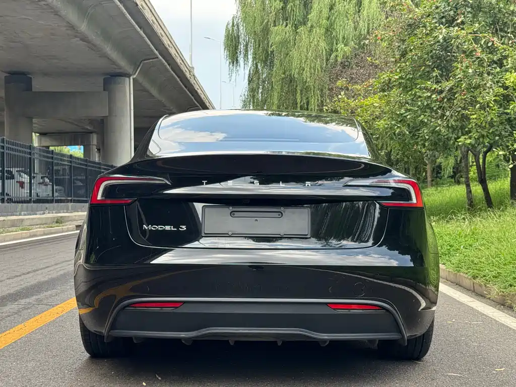 Tesla Model 3 — фото 6