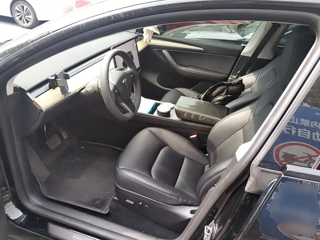 Tesla Model Y — фото 11