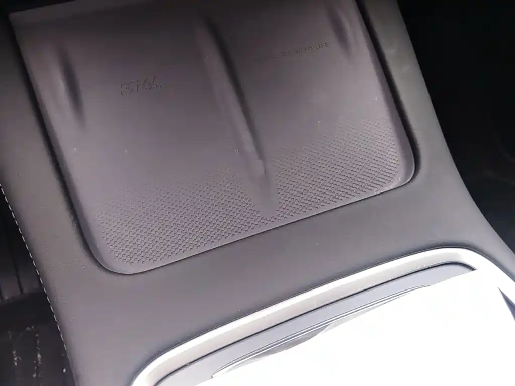 Tesla Model Y — фото 17