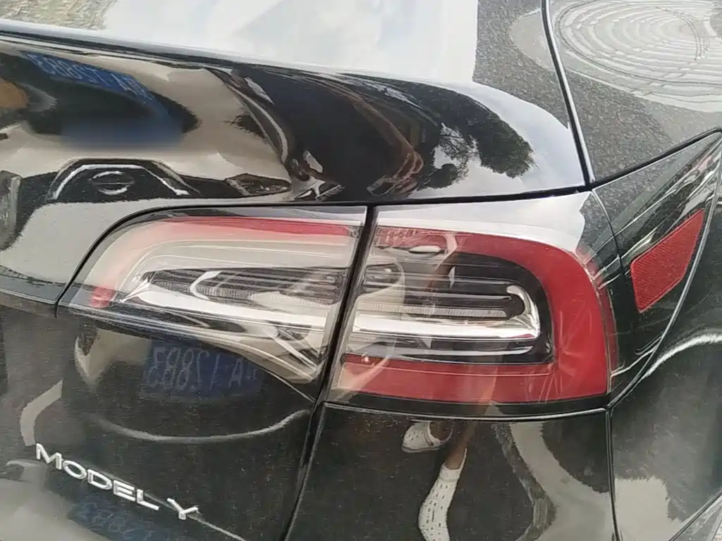 Tesla Model Y — фото 24