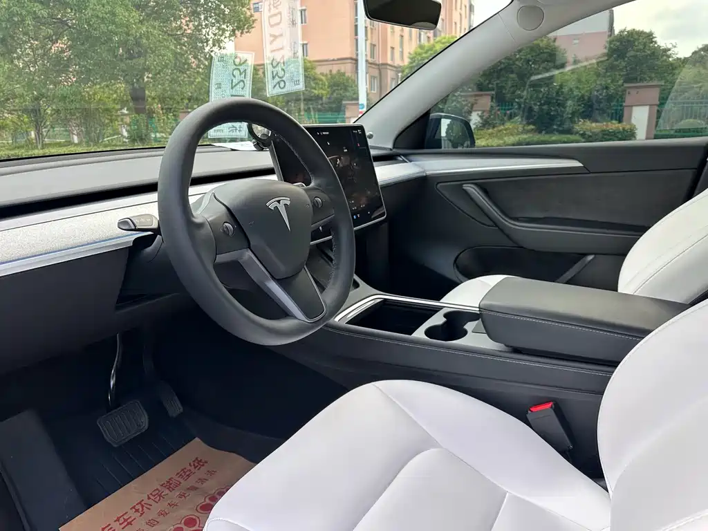 Tesla Model Y — фото 4