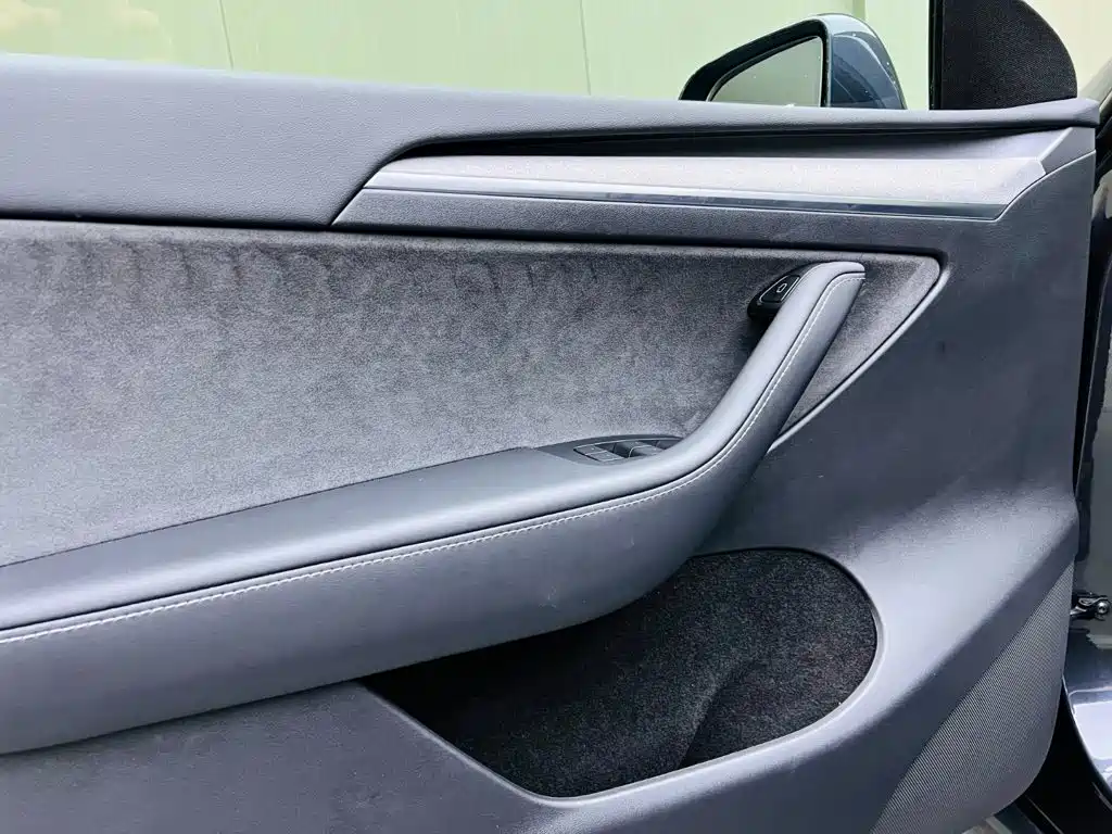 Tesla Model Y — фото 11