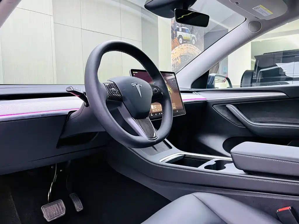Tesla Model Y — фото 8