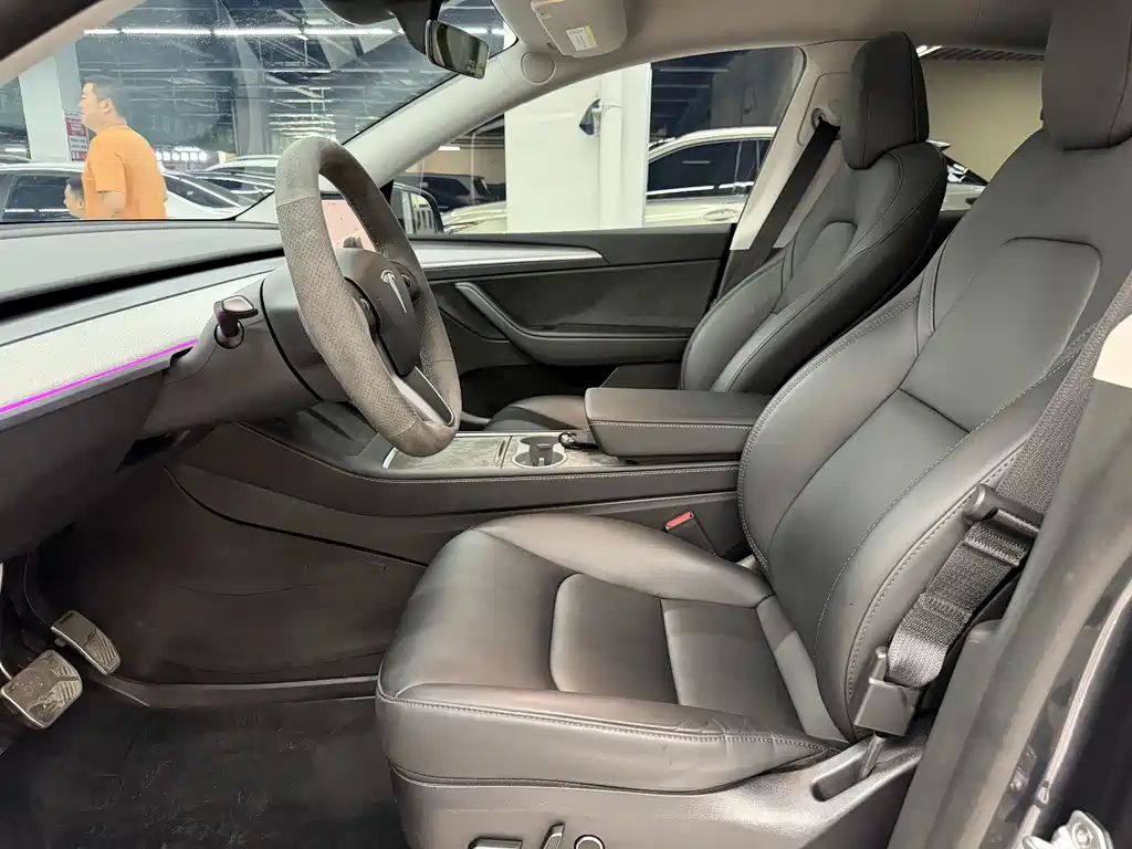 Tesla Model Y — фото 11