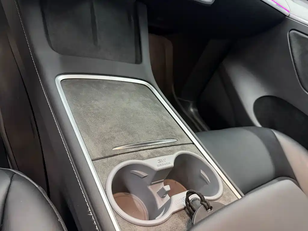 Tesla Model Y — фото 14