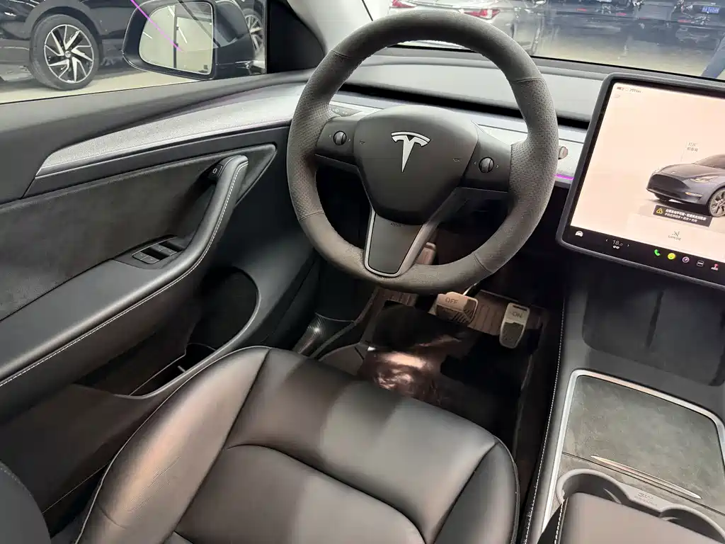 Tesla Model Y — фото 8