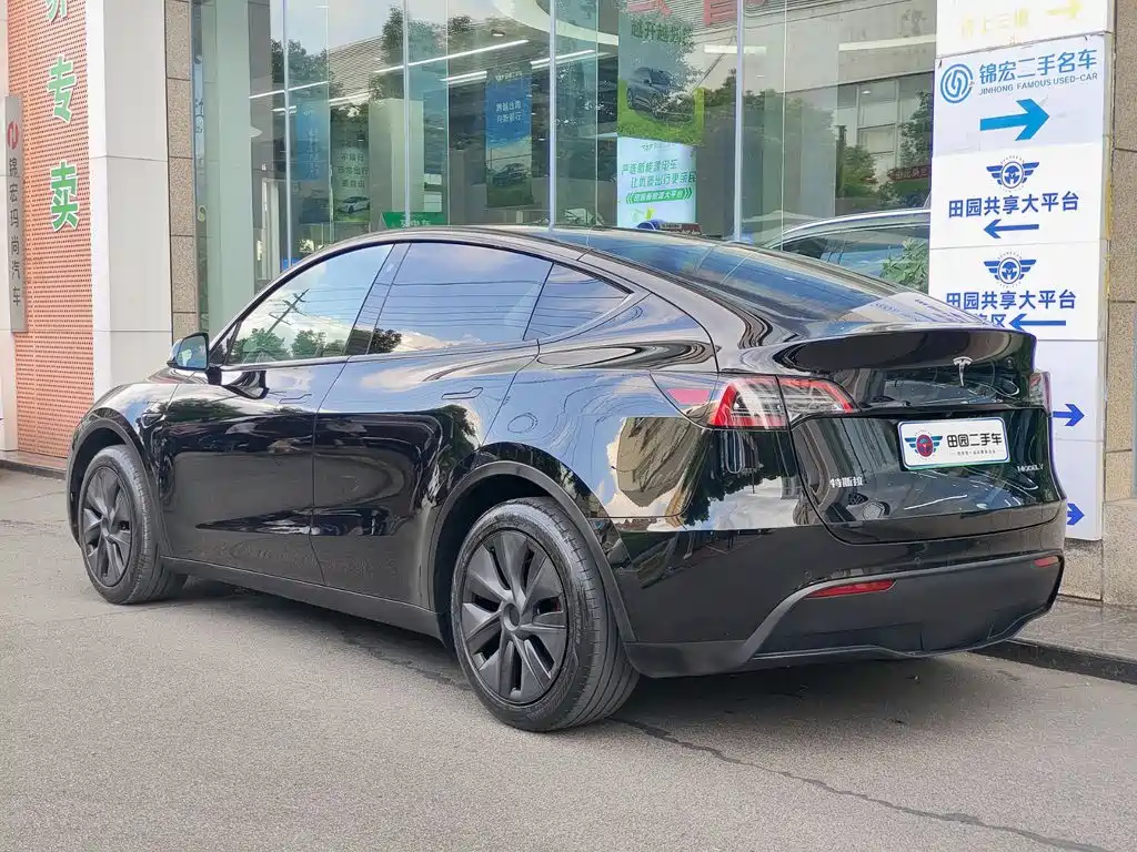 Tesla Model Y — фото 4