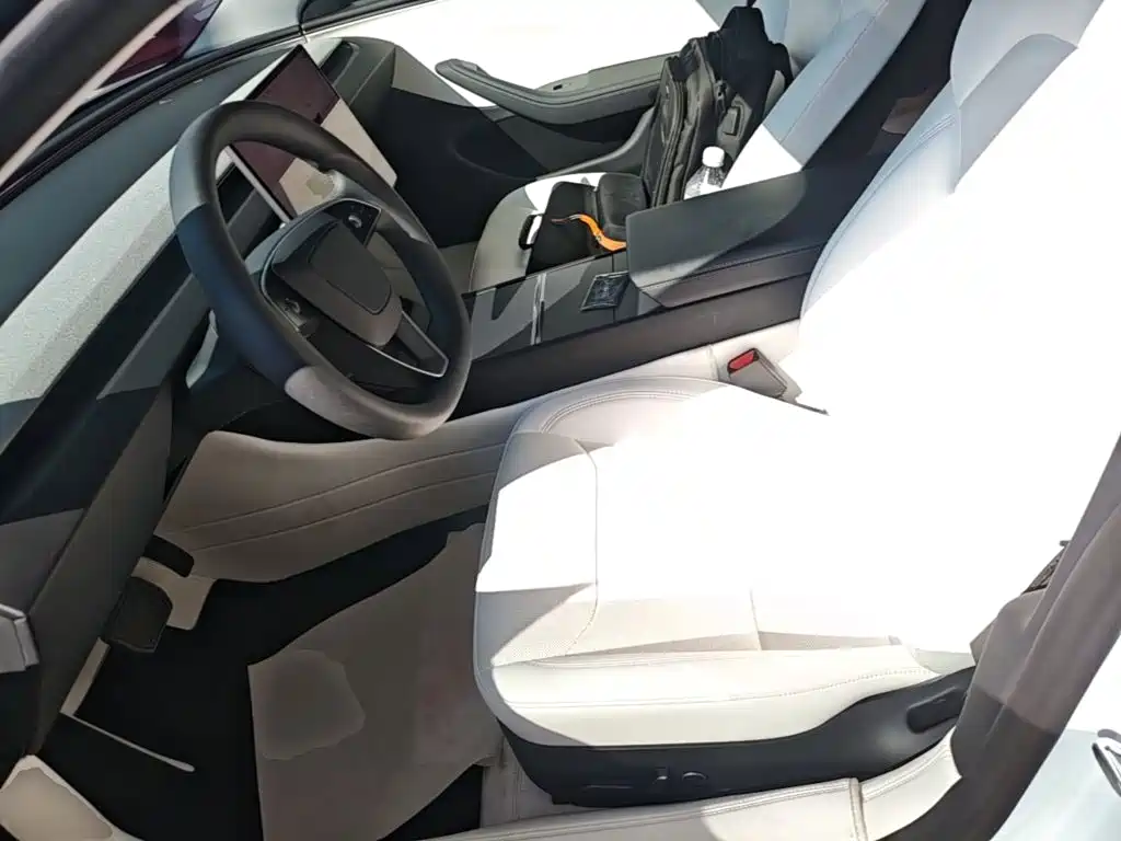 Tesla Model 3 — фото 15