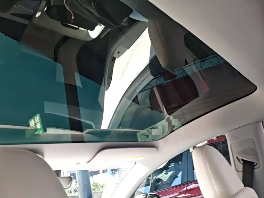 Tesla Model 3 — фото 18