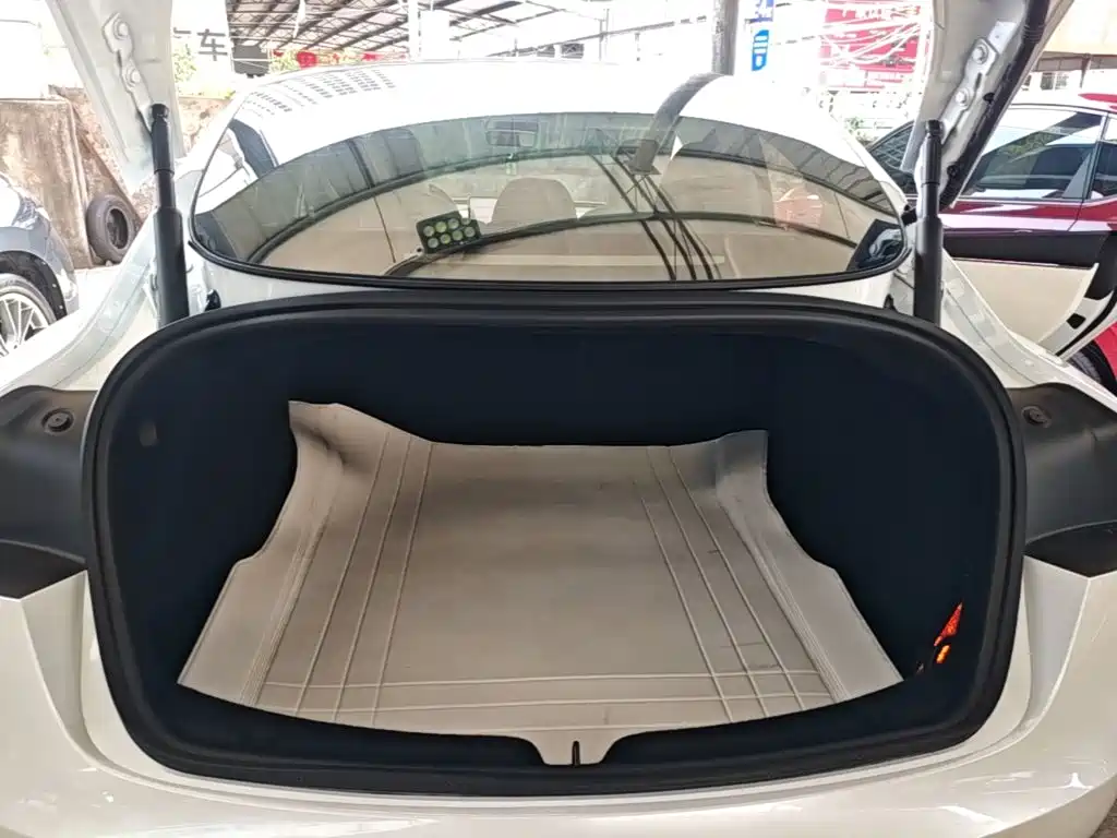 Tesla Model 3 — фото 19
