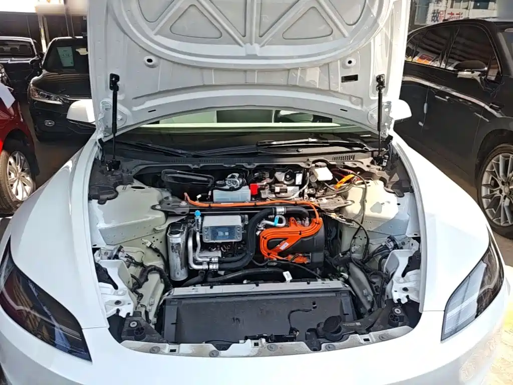 Tesla Model 3 — фото 20