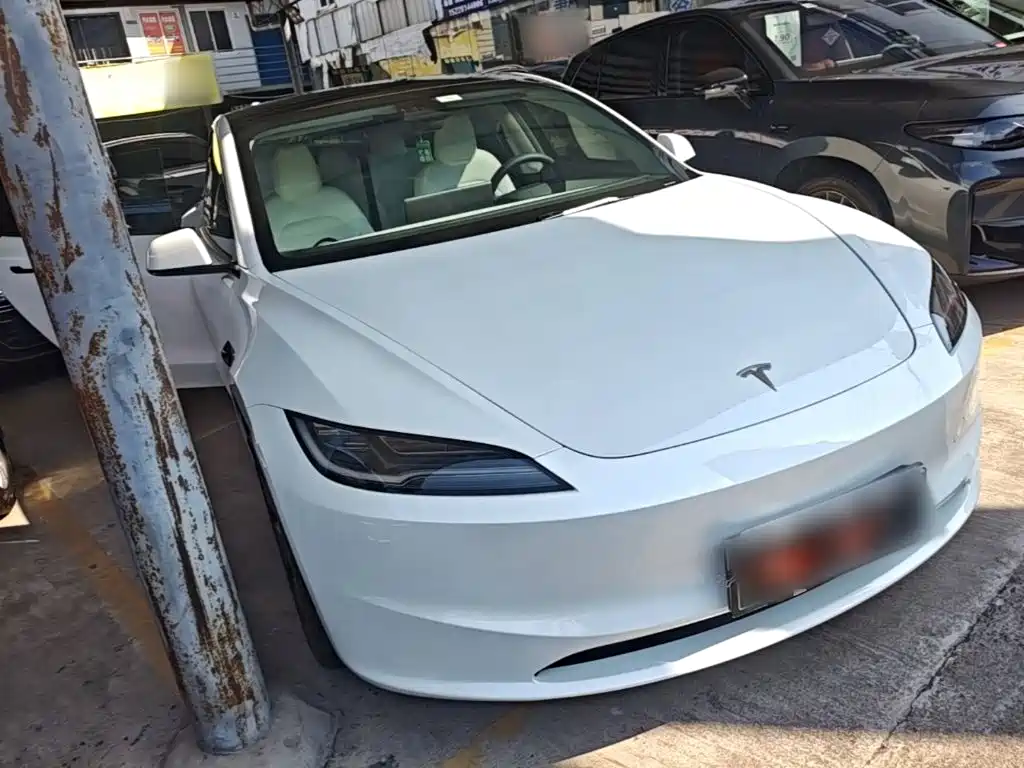 Tesla Model 3 — фото 4