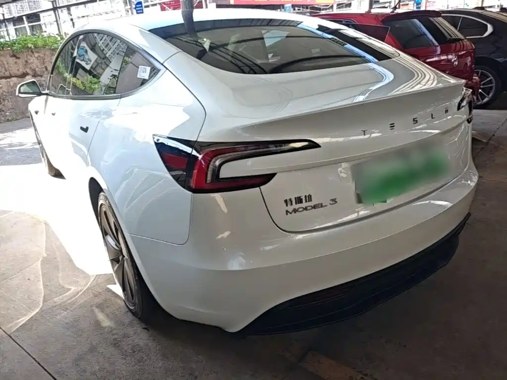 Tesla Model 3 — фото 5