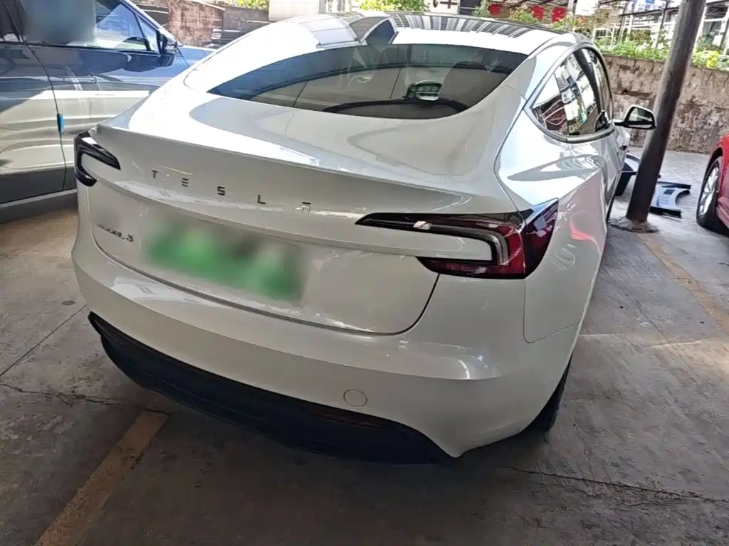 Tesla Model 3 — фото 7