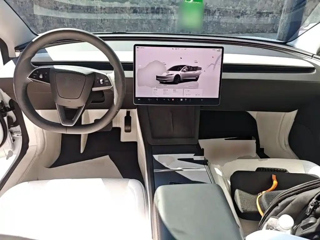 Tesla Model 3 — фото 10