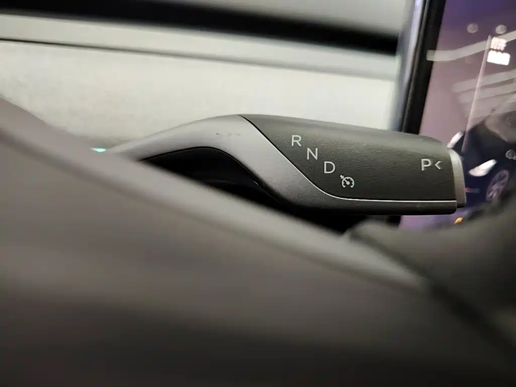 Tesla Model Y — фото 14