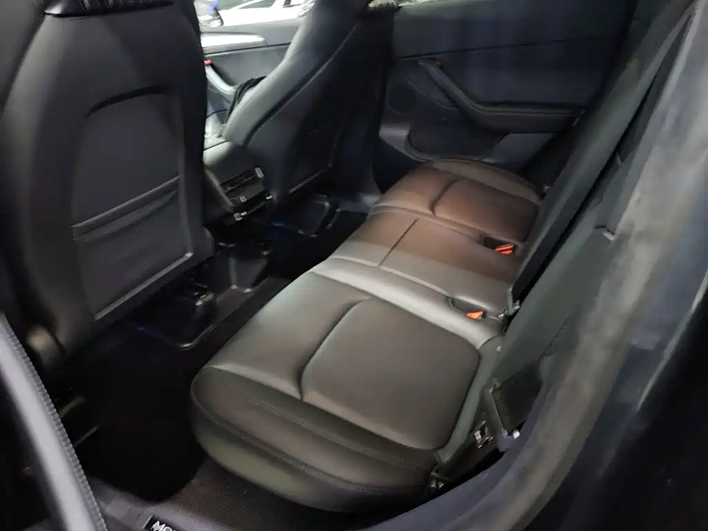 Tesla Model Y — фото 17