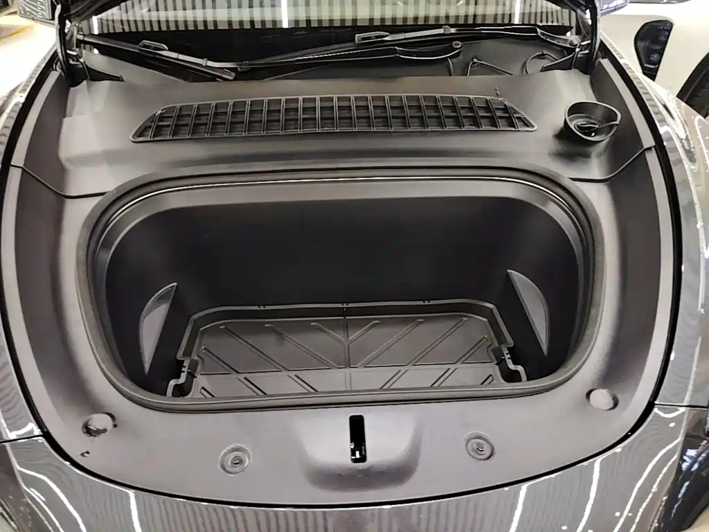 Tesla Model Y — фото 20