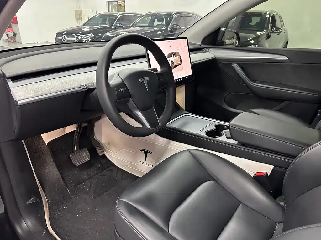 Tesla Model Y — фото 4