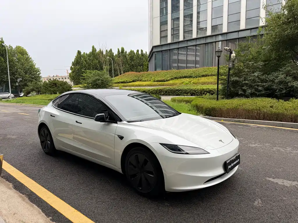Tesla Model 3 — фото 3