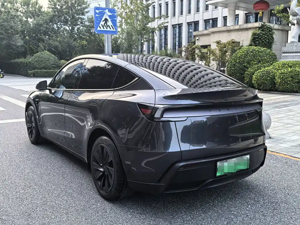 Tesla Model Y — фото 3