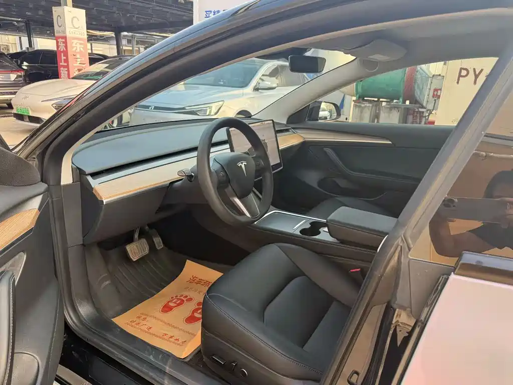 Tesla Model 3 — фото 4