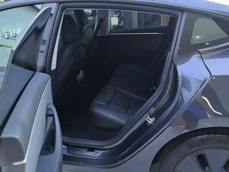 Tesla Model 3 — фото 11