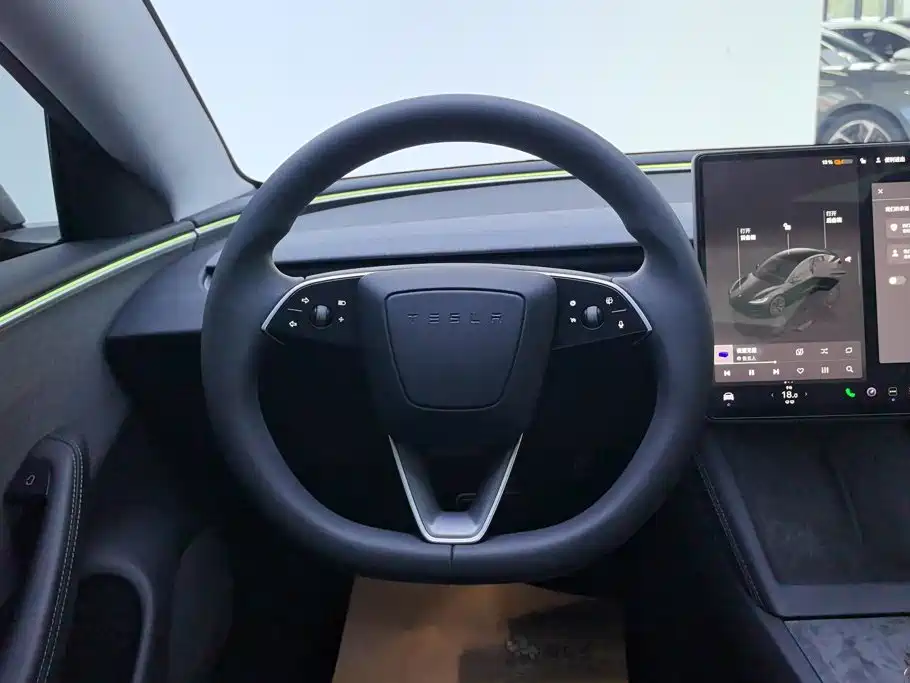 Tesla Model 3 — фото 15