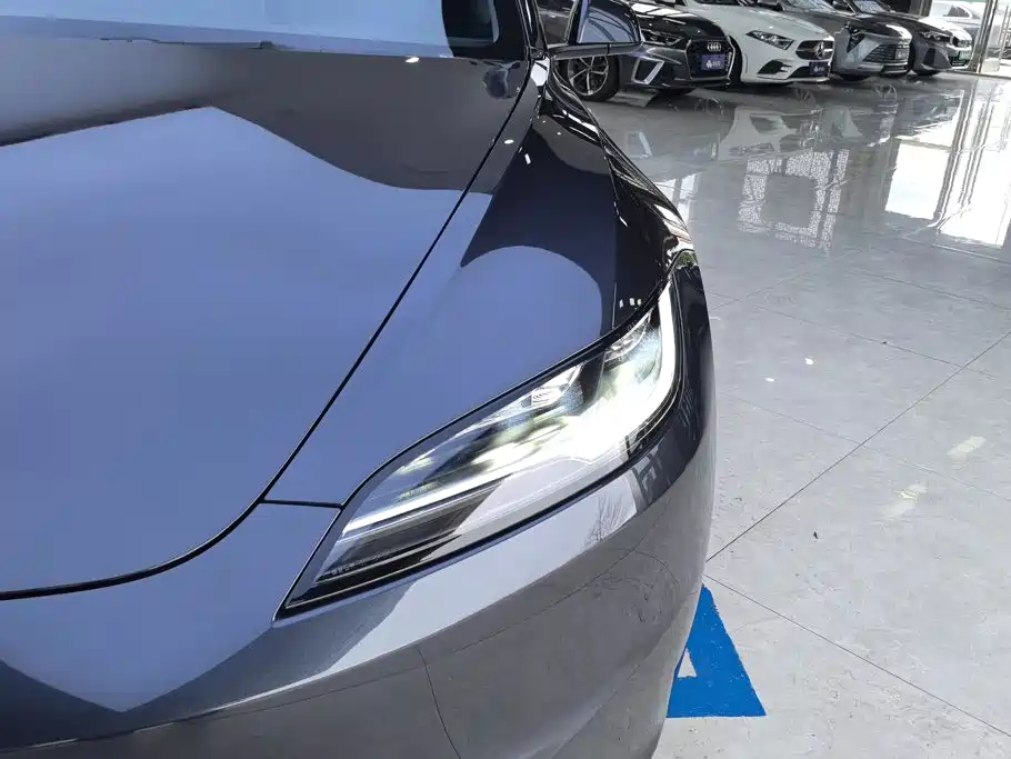 Tesla Model 3 — фото 5