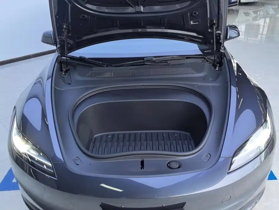 Tesla Model 3 — фото 10