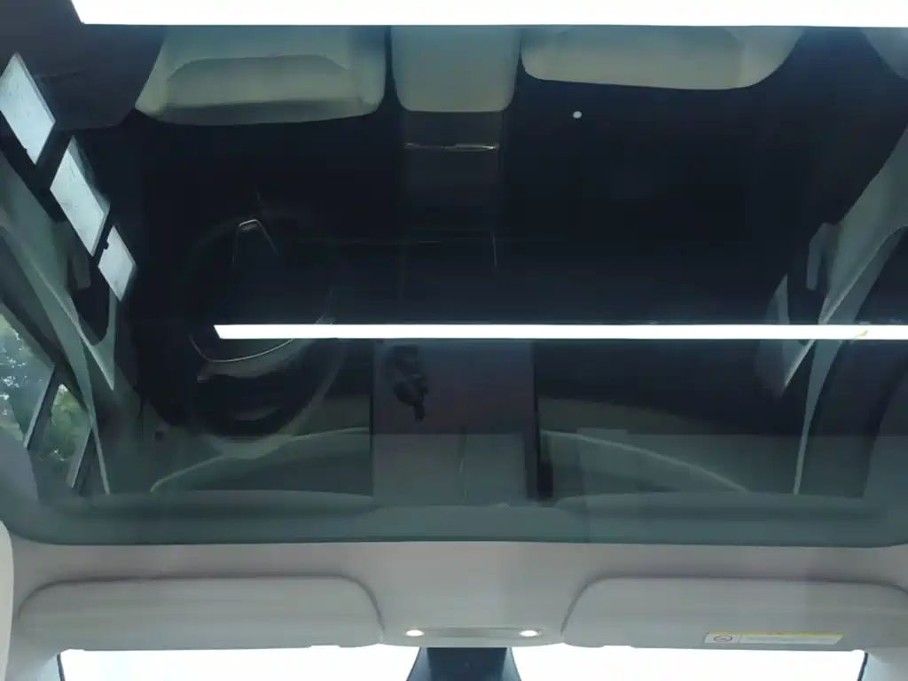 Tesla Model Y — фото 14