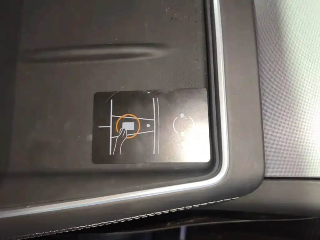 Tesla Model Y — фото 17