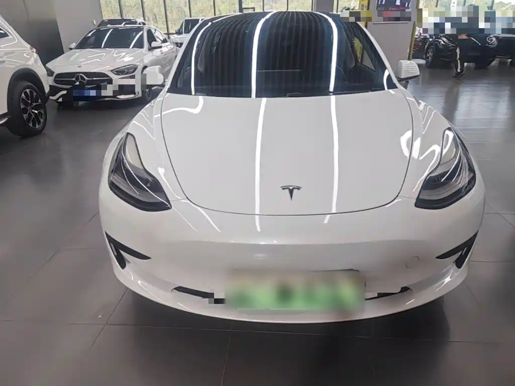 Tesla Model 3 — фото 3