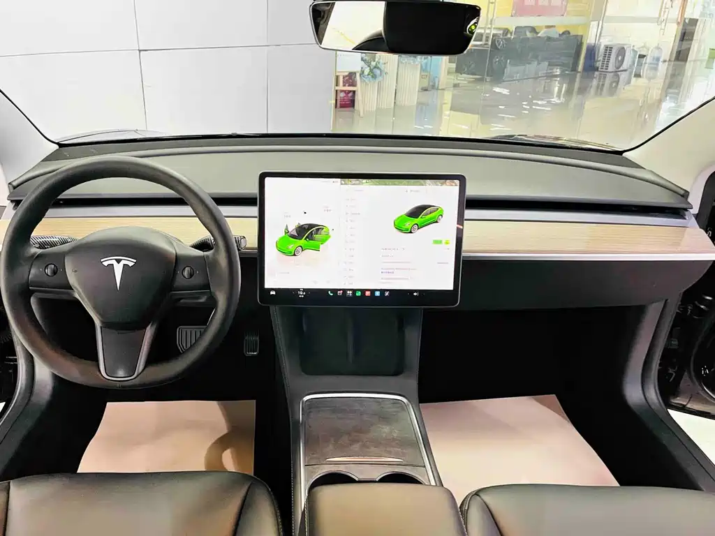 Tesla Model 3 — фото 8