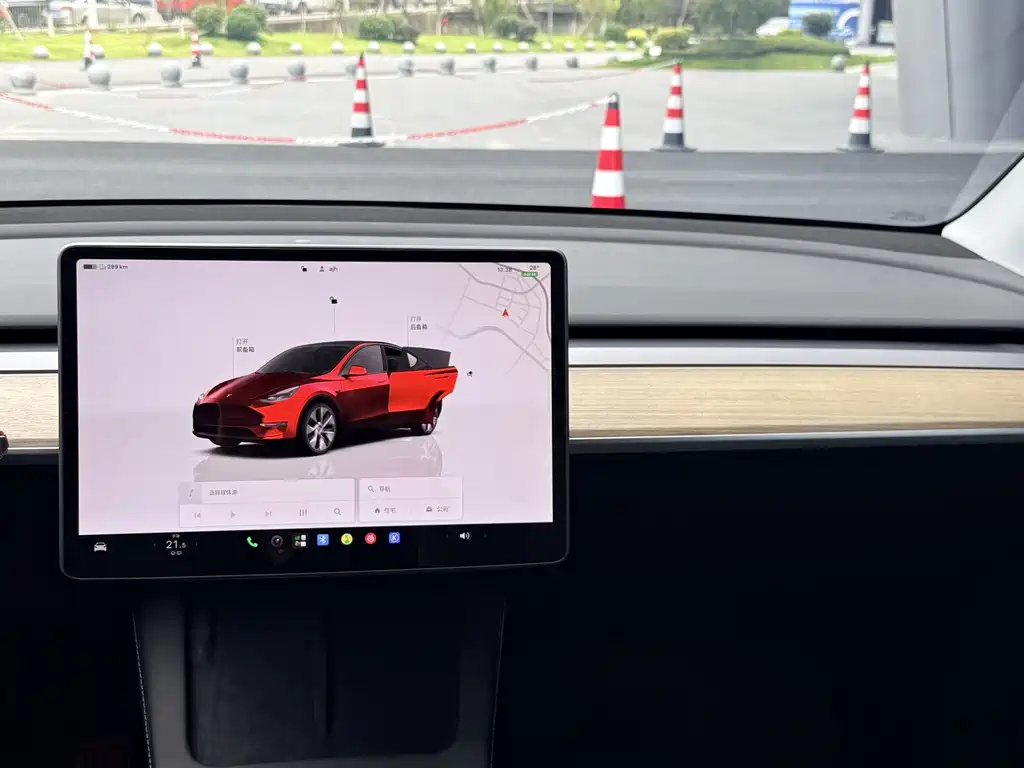 Tesla Model Y — фото 16