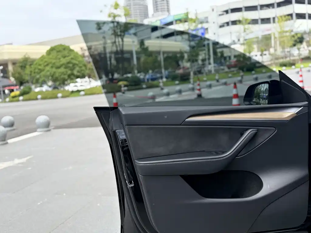 Tesla Model Y — фото 20