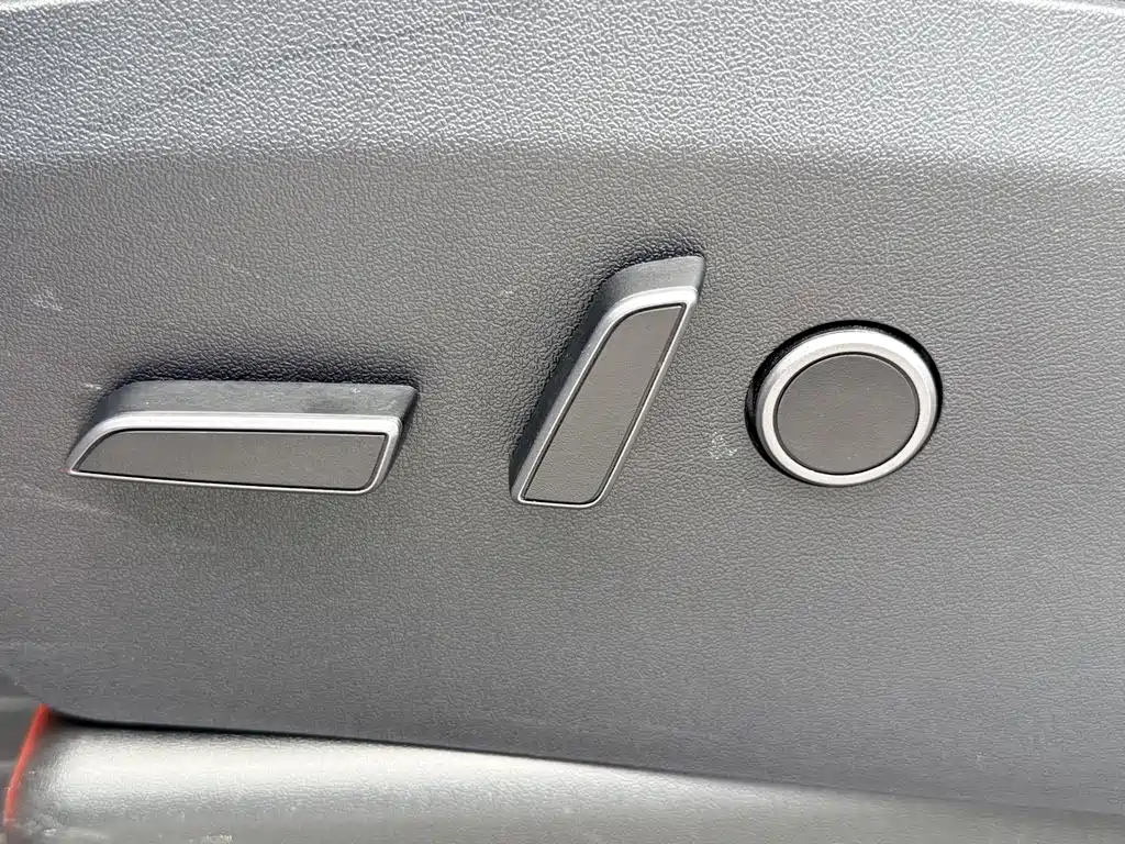 Tesla Model Y — фото 22