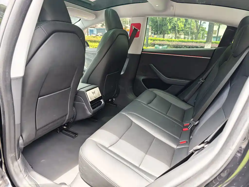 Tesla Model 3 — фото 4