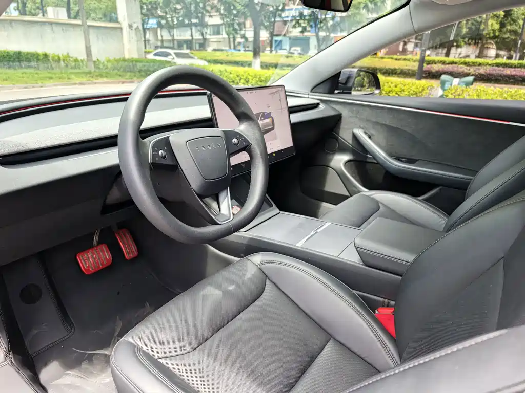 Tesla Model 3 — фото 6