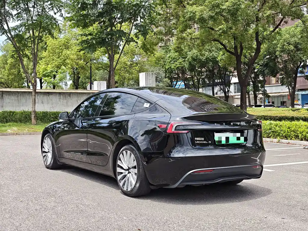 Tesla Model 3 — фото 9