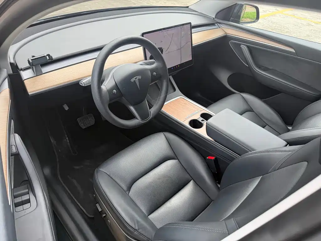 Tesla Model Y — фото 4